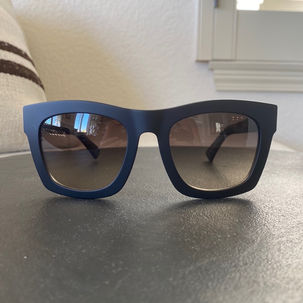 Electric sunglasses